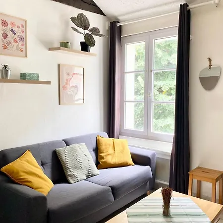 Descartes - Au Pied Basilique Saint Martin * Тур